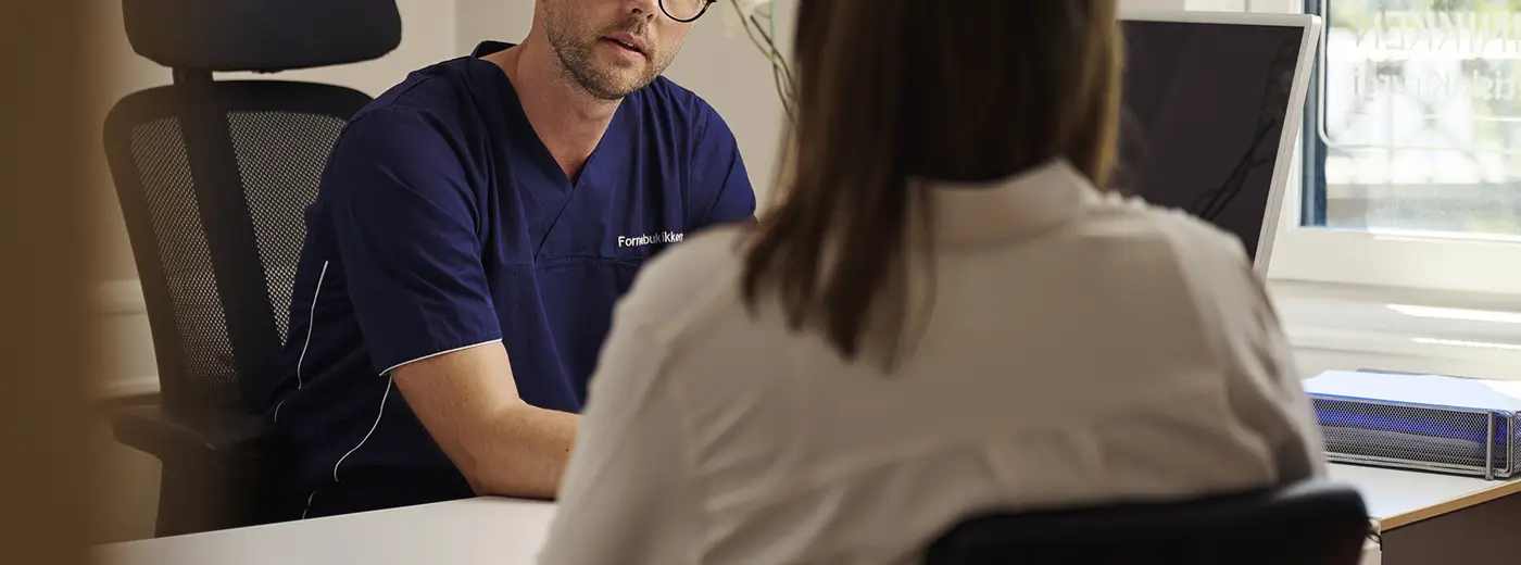 Konsultasjon med kirurg om tiden etter hofteprotese