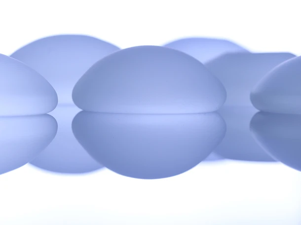 Regjeringen har besluttet i løpet av høsten 2020 å innføre merverdiavgift på alle plastikkirurgiske operasjoner samt kosmetiske behandlinger utført ved private klinikker.