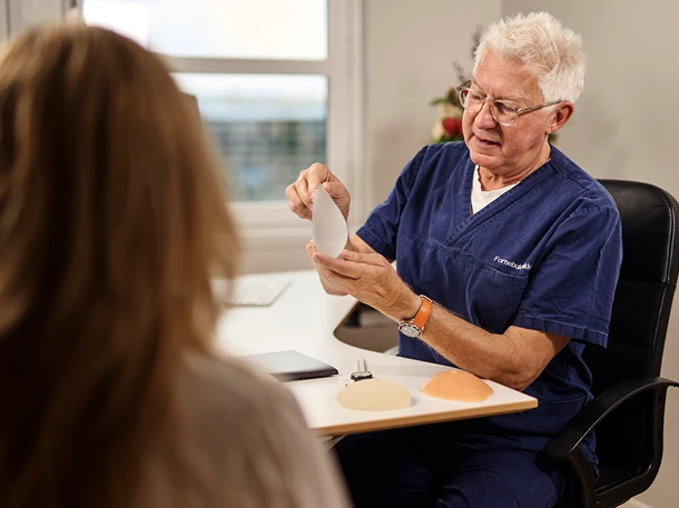 Konsultasjon om brystløft Dr. Marius Barstad